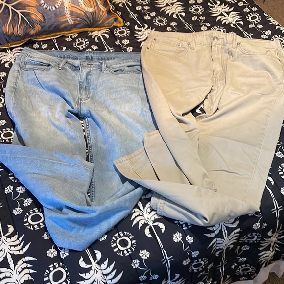 2 pair Levi’s 514 - khaki and light wash denim. Both 36x34, straight fit style. - Picture 4 of 7